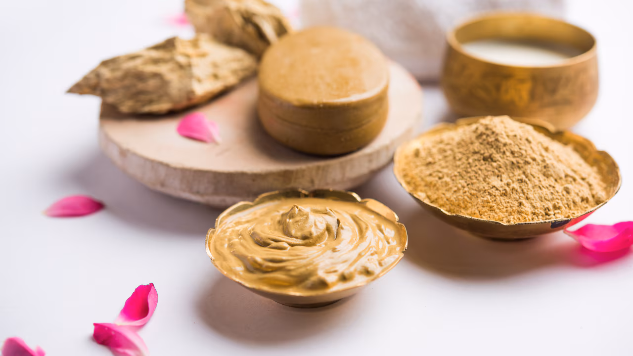 Besan-&-Rose-Water-Glow-Pack