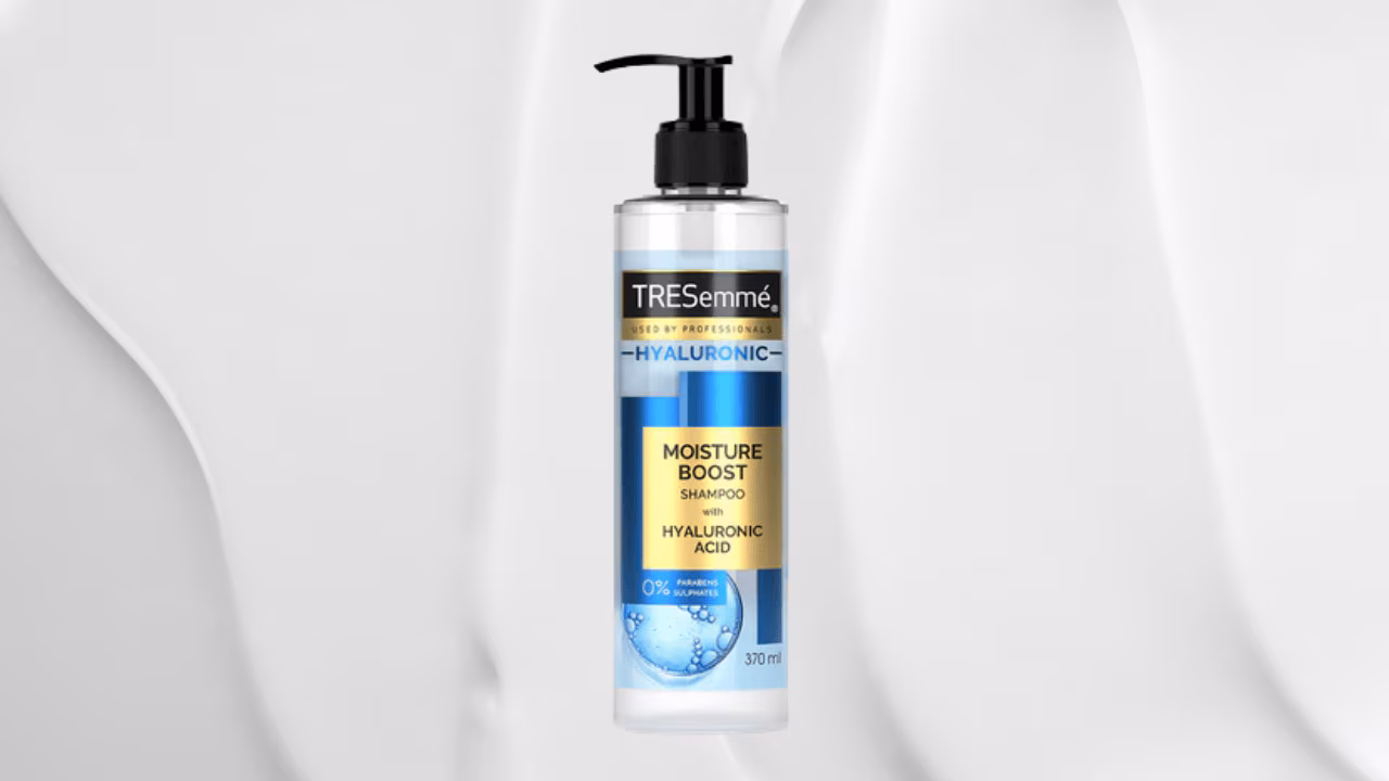 best shampoo for dry and frizzy hair in india woman blonde hair cut